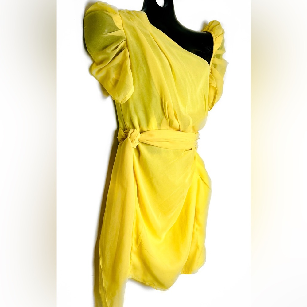 “PrettyLittleThing” Yellow One-Shoulder Knot Mini Dress - Picture 5 of 17